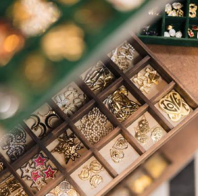 Charm bar custom charm bracelets and necklaces Bryant Arkansas, boutiques in bryant ar, permanent jewelry, custom trucker hats